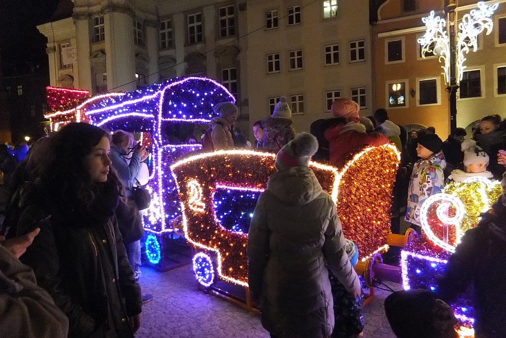 Tłumy legniczan na inauguracji świątecznego oświetlenia