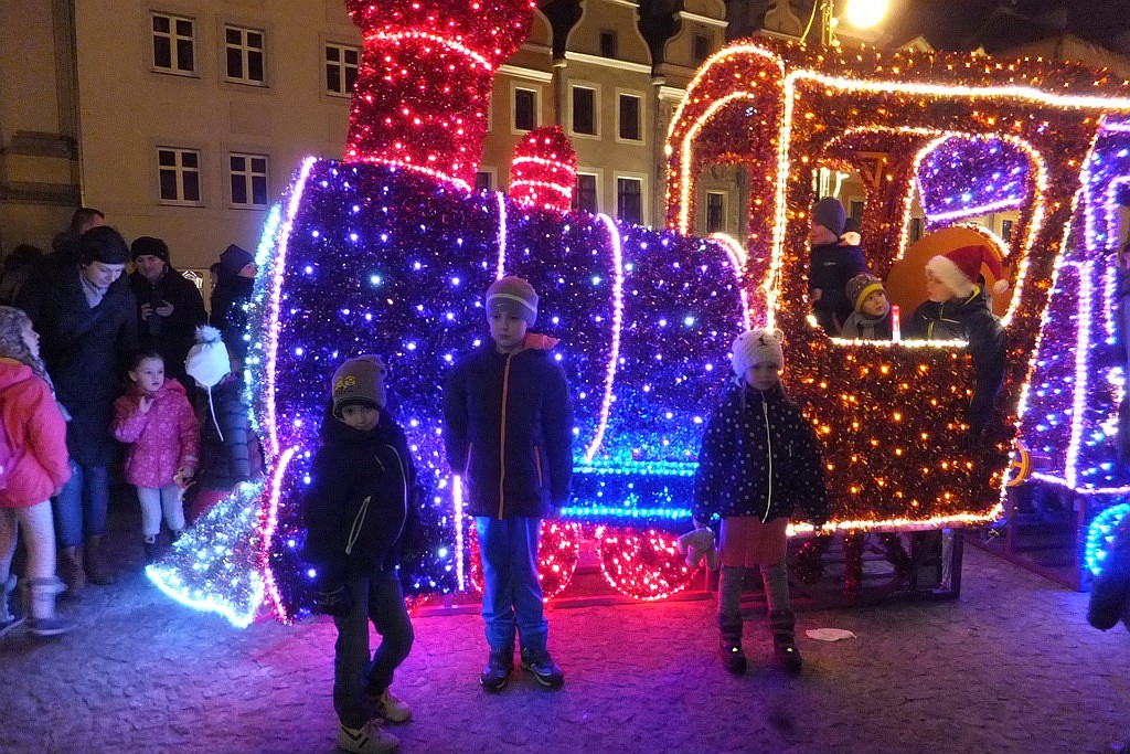 Tłumy legniczan na inauguracji świątecznego oświetlenia