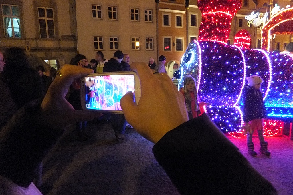 Tłumy legniczan na inauguracji świątecznego oświetlenia
