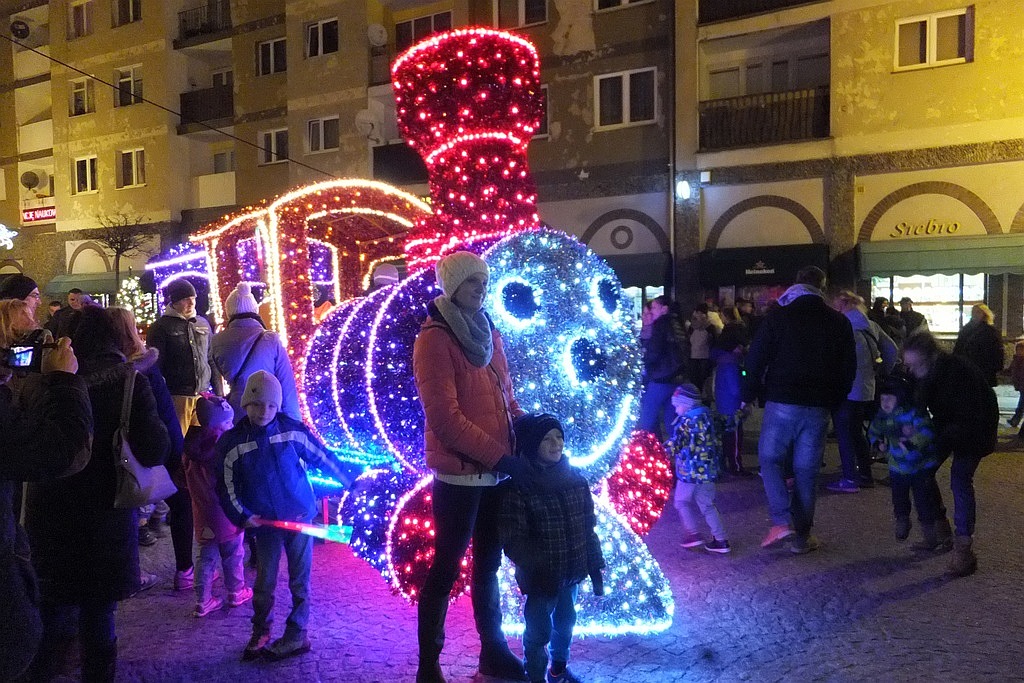Tłumy legniczan na inauguracji świątecznego oświetlenia