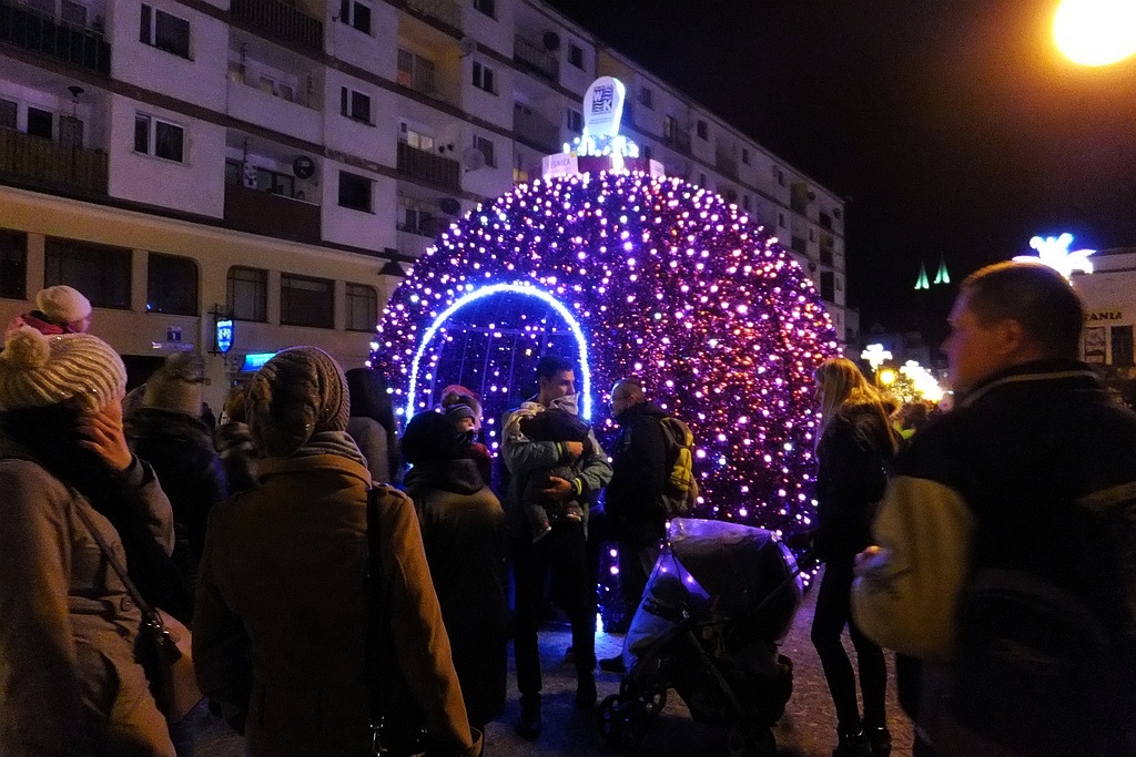 Tłumy legniczan na inauguracji świątecznego oświetlenia