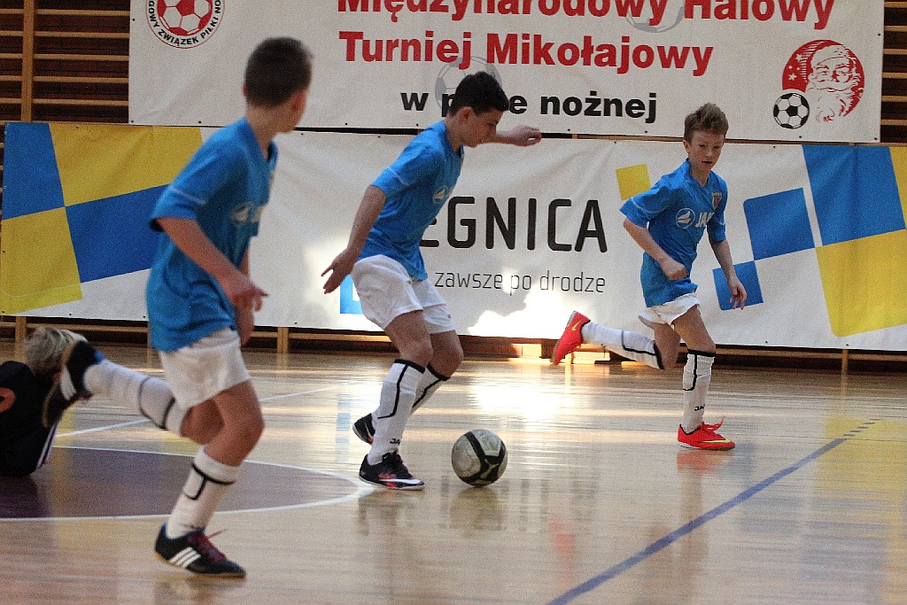 Dwadzieścia cztery zespoły rywalizują w turnieju mikołajkowym