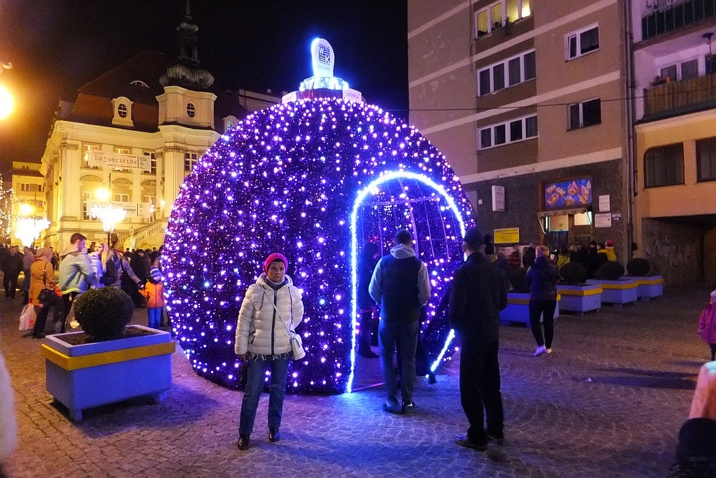 Tłumy legniczan na inauguracji świątecznego oświetlenia