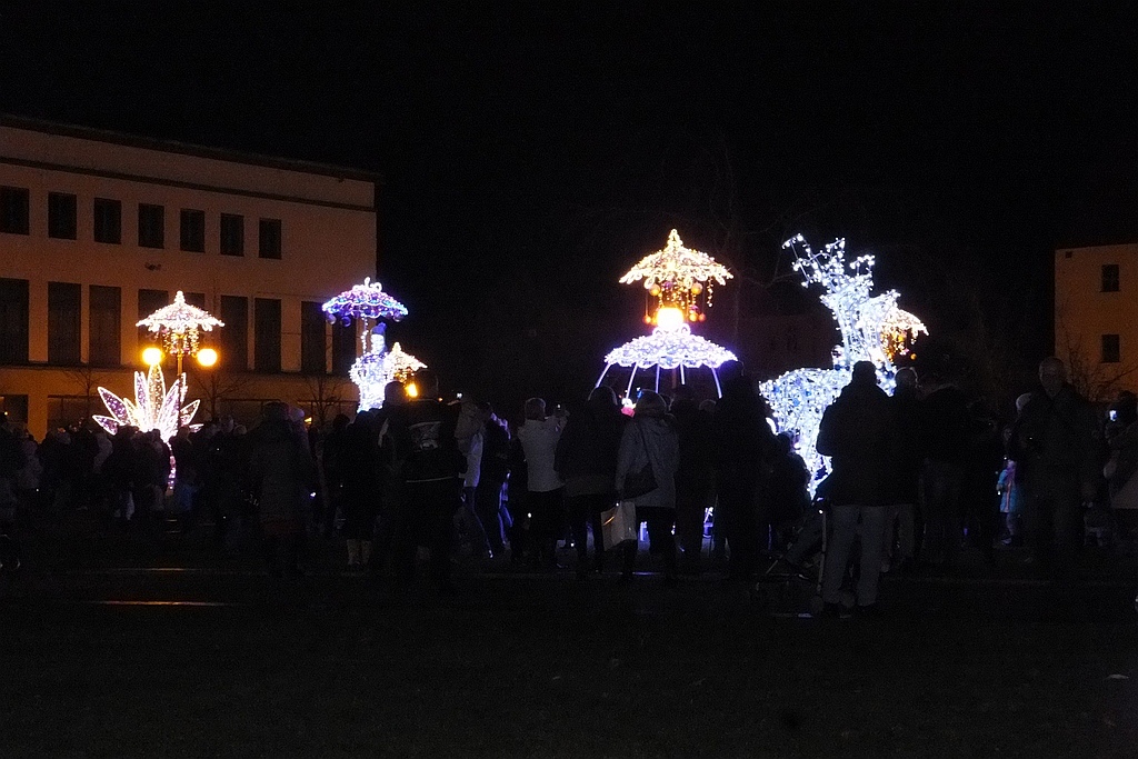 Tłumy legniczan na inauguracji świątecznego oświetlenia