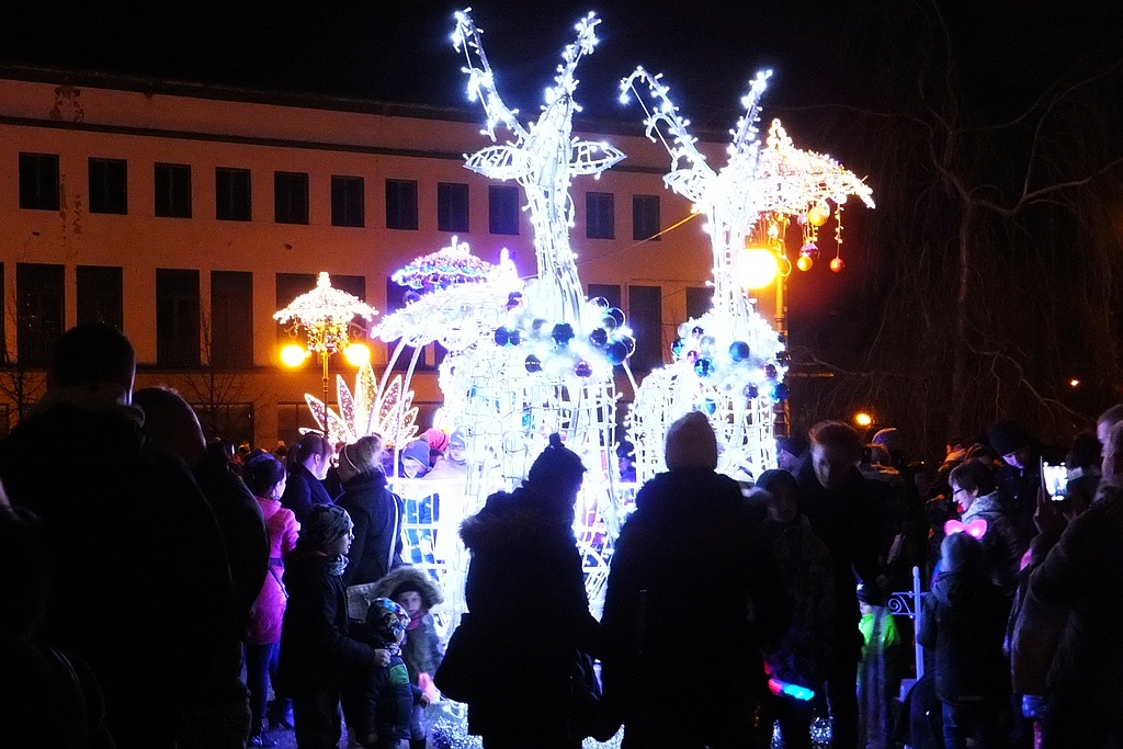 Tłumy legniczan na inauguracji świątecznego oświetlenia