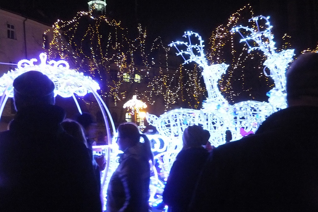 Tłumy legniczan na inauguracji świątecznego oświetlenia