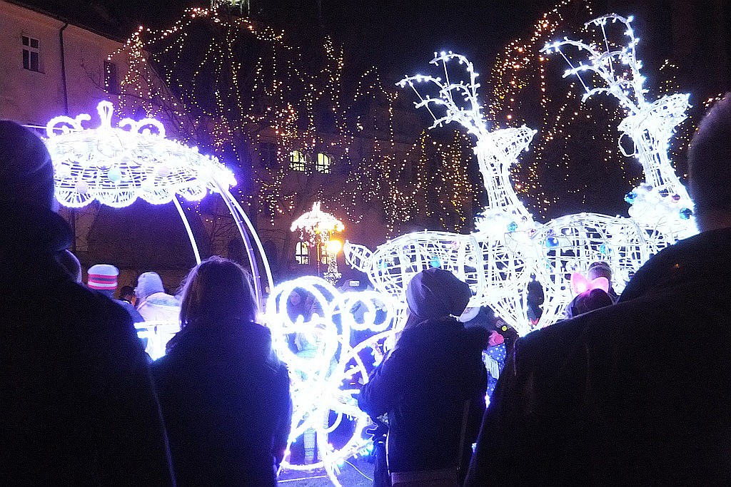 Tłumy legniczan na inauguracji świątecznego oświetlenia