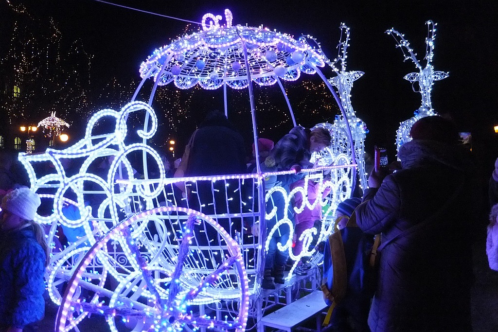 Tłumy legniczan na inauguracji świątecznego oświetlenia