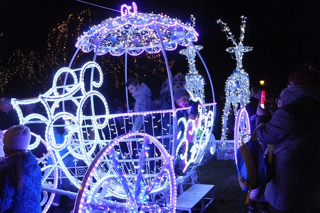 Tłumy legniczan na inauguracji świątecznego oświetlenia