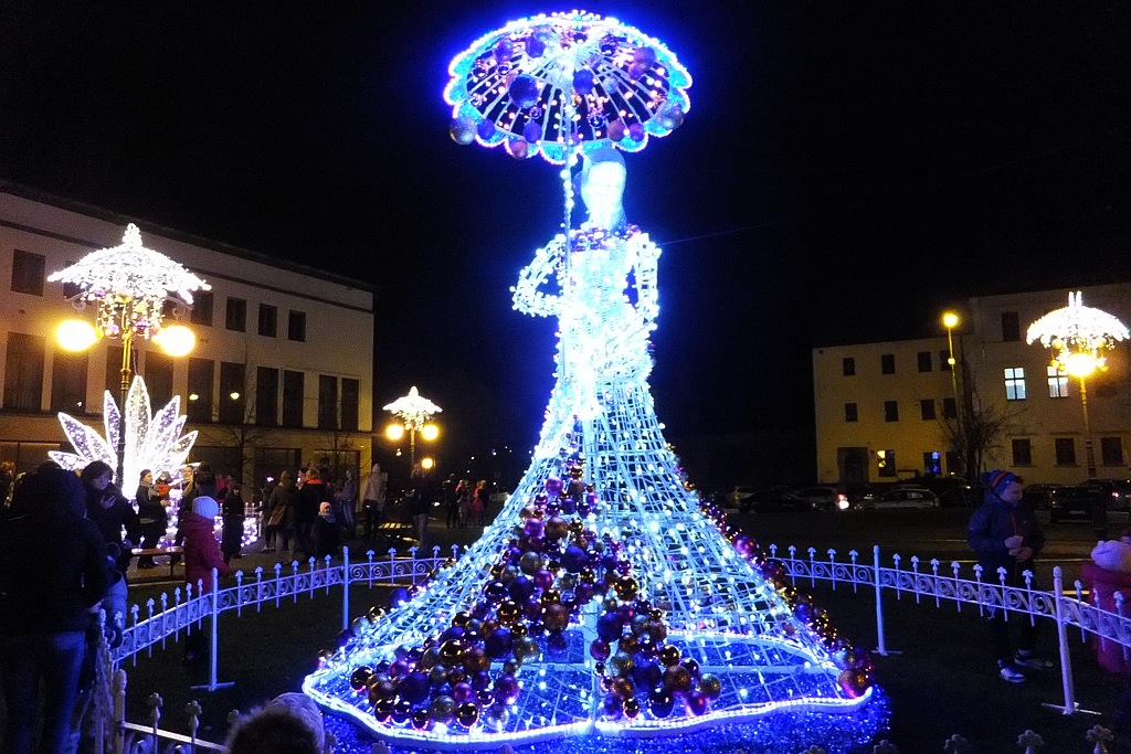 Tłumy legniczan na inauguracji świątecznego oświetlenia