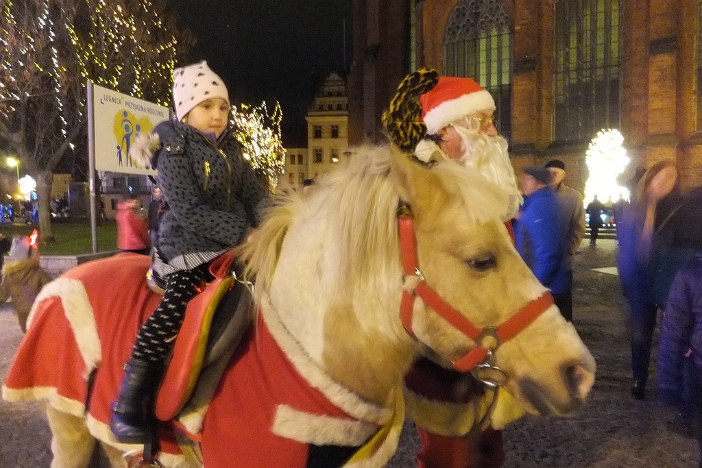 Tłumy legniczan na inauguracji świątecznego oświetlenia