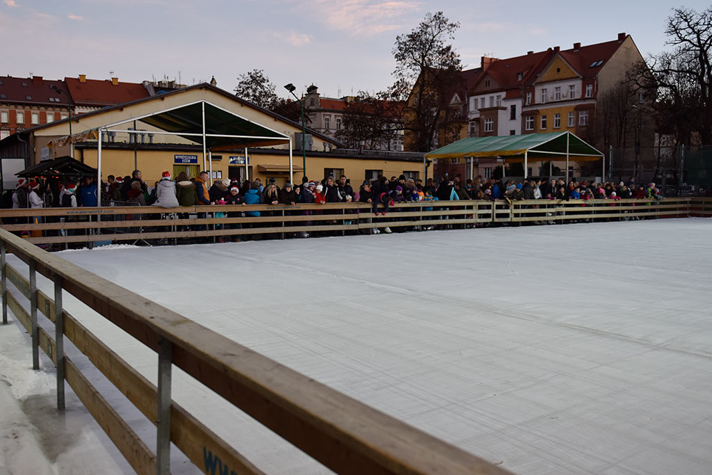 Legnickie lodowisko otwarte. Sezon na ślizganie rozpoczęty