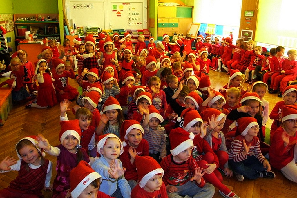 Przedszkolaki z „czternastki” miały gościa. Dostały prezenty