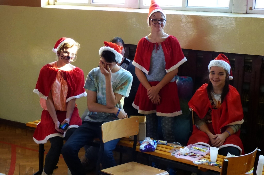 TPD rozpoczęło rozdawanie paczek świątecznych dzieciom