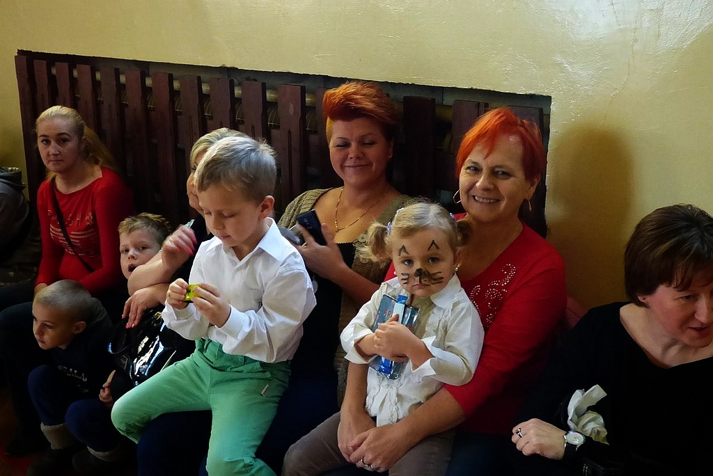 TPD rozpoczęło rozdawanie paczek świątecznych dzieciom