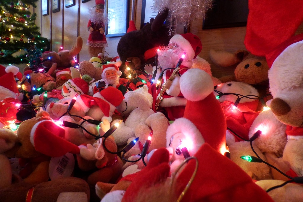 TPD rozpoczęło rozdawanie paczek świątecznych dzieciom