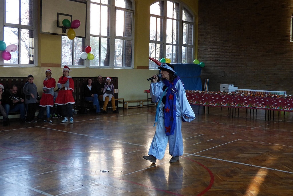 TPD rozpoczęło rozdawanie paczek świątecznych dzieciom