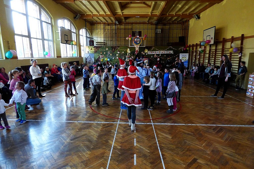 TPD rozpoczęło rozdawanie paczek świątecznych dzieciom
