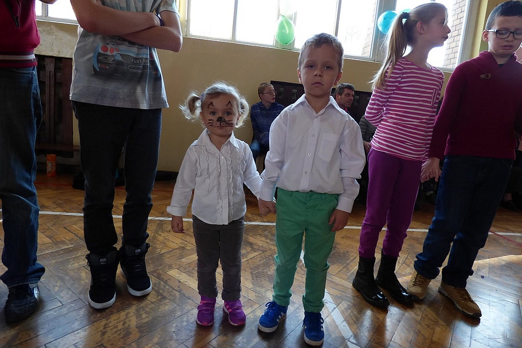 TPD rozpoczęło rozdawanie paczek świątecznych dzieciom