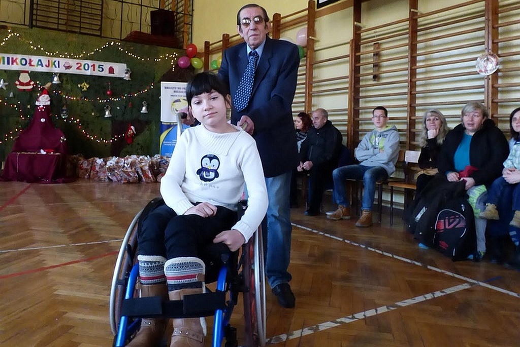 TPD rozpoczęło rozdawanie paczek świątecznych dzieciom