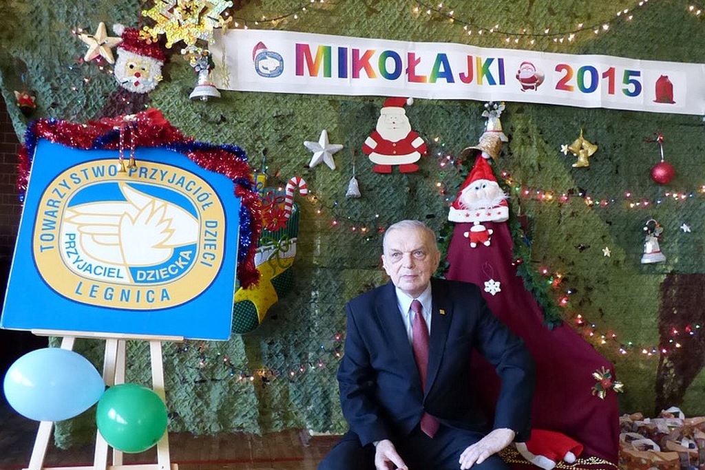 TPD rozpoczęło rozdawanie paczek świątecznych dzieciom