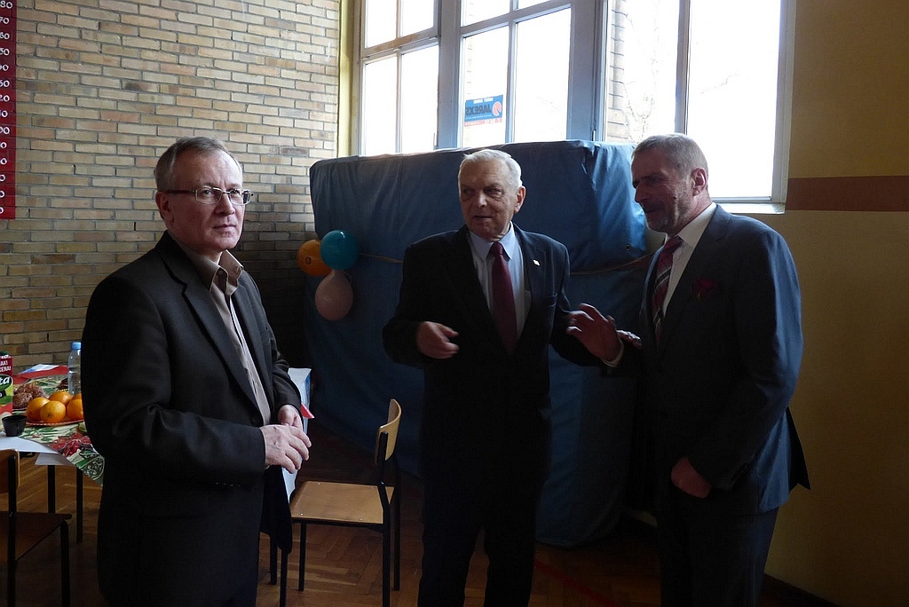 TPD rozpoczęło rozdawanie paczek świątecznych dzieciom