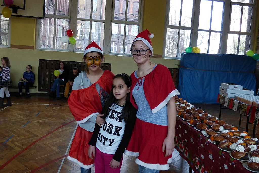 TPD rozpoczęło rozdawanie paczek świątecznych dzieciom