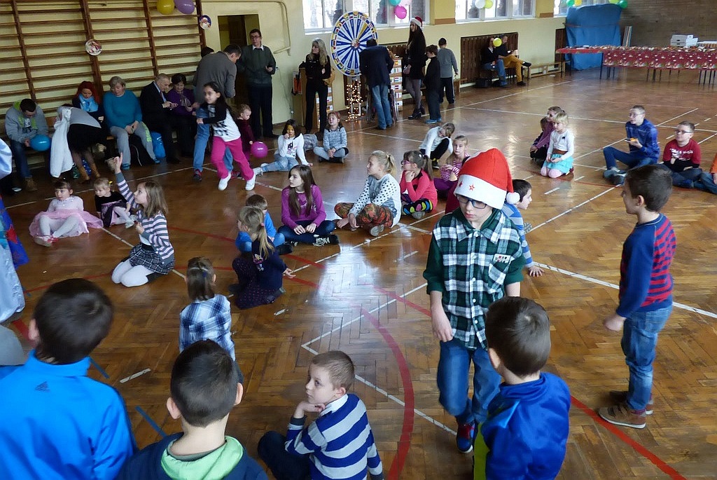 TPD rozpoczęło rozdawanie paczek świątecznych dzieciom