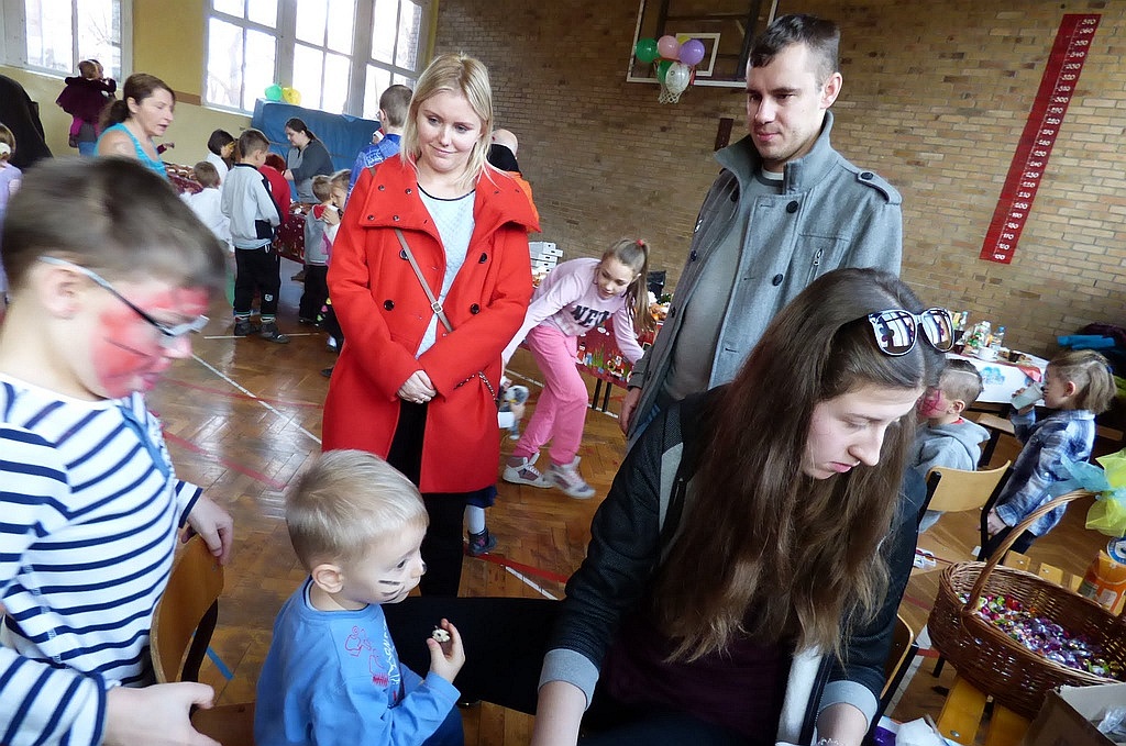 TPD rozpoczęło rozdawanie paczek świątecznych dzieciom