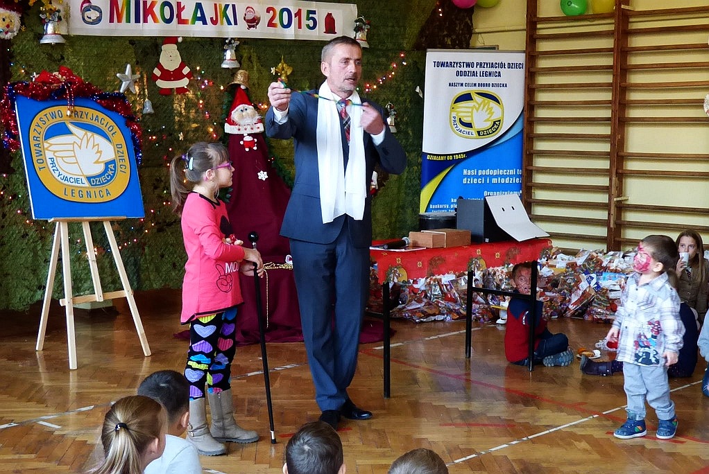 TPD rozpoczęło rozdawanie paczek świątecznych dzieciom