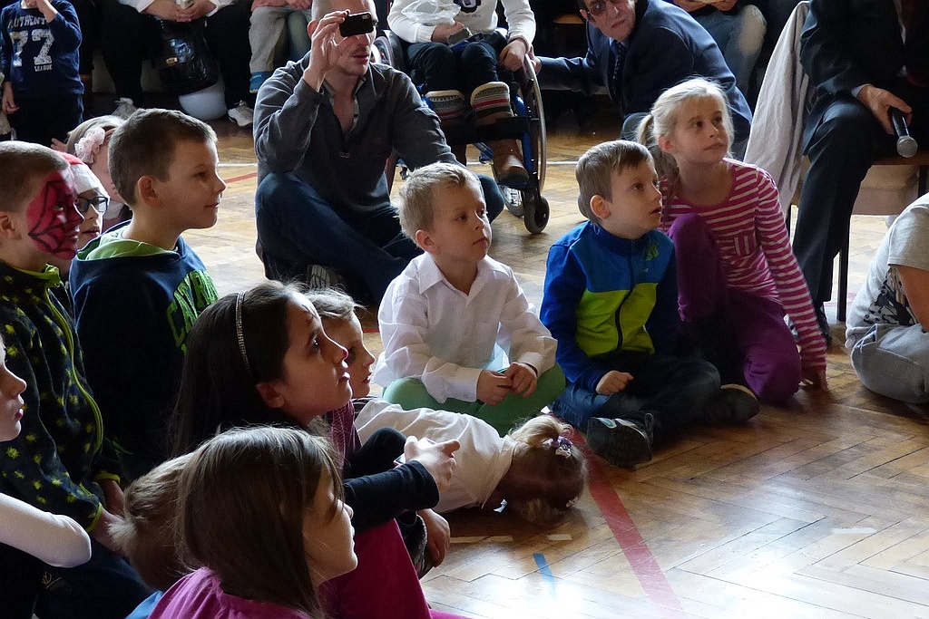 TPD rozpoczęło rozdawanie paczek świątecznych dzieciom