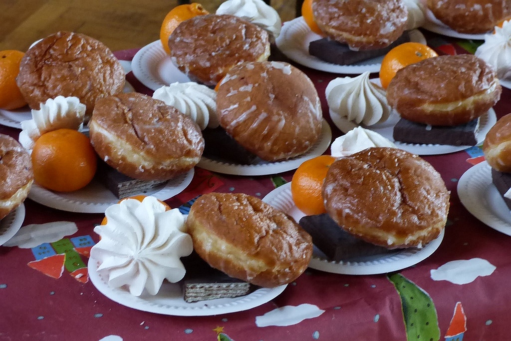 TPD rozpoczęło rozdawanie paczek świątecznych dzieciom