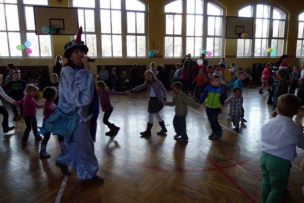 TPD rozpoczęło rozdawanie paczek świątecznych dzieciom