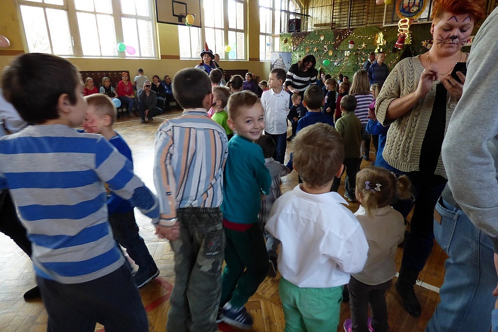 TPD rozpoczęło rozdawanie paczek świątecznych dzieciom