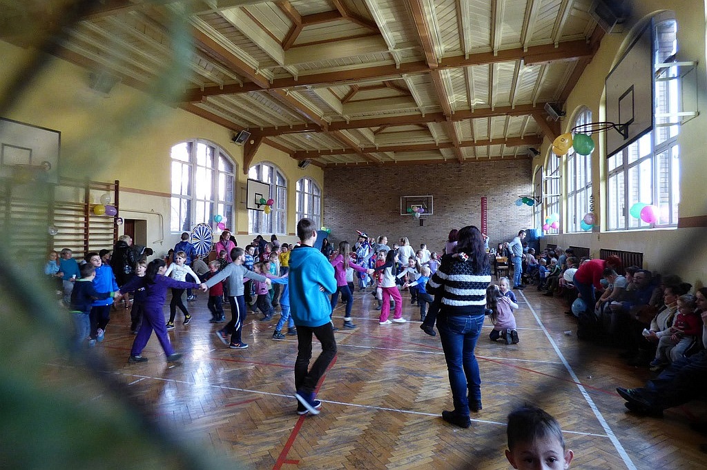 TPD rozpoczęło rozdawanie paczek świątecznych dzieciom