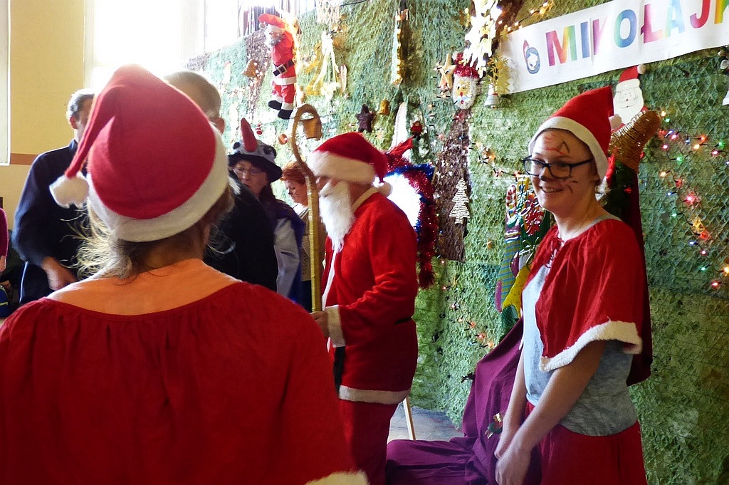 TPD rozpoczęło rozdawanie paczek świątecznych dzieciom