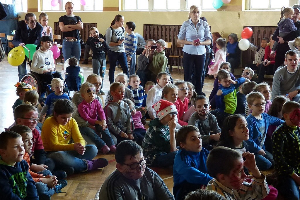 TPD rozpoczęło rozdawanie paczek świątecznych dzieciom