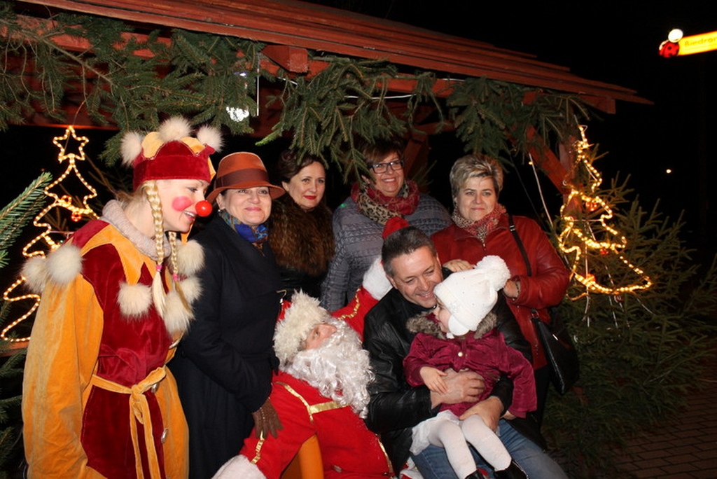 Święty Mikołaj złożył  wizytę mieszkańcom Prochowic