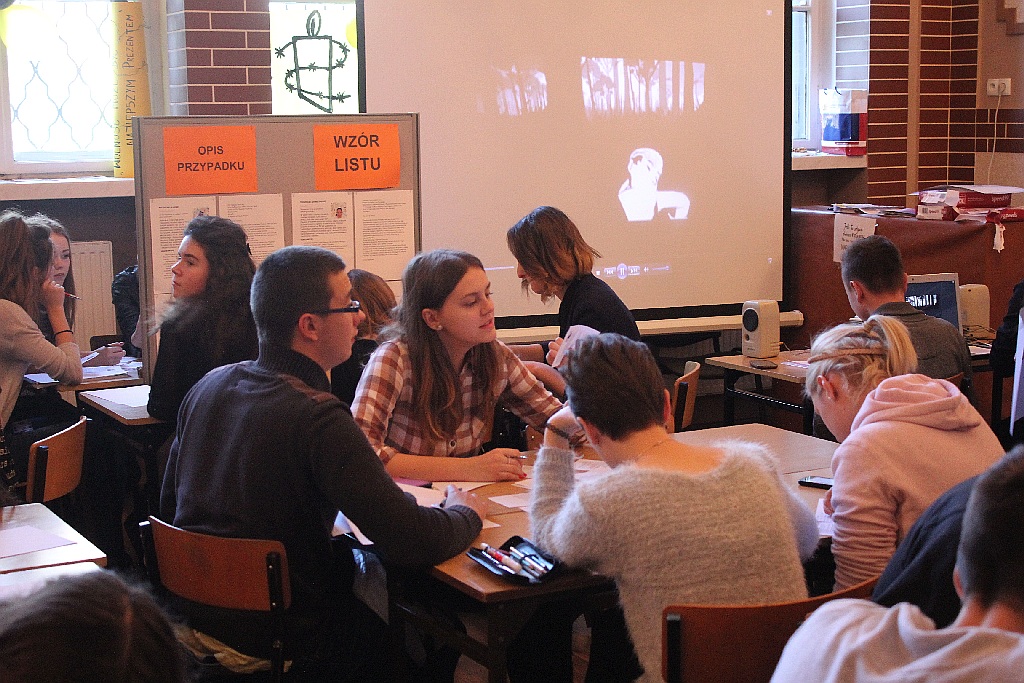 Dzień Praw Człowieka. Uczniowie II i V LO piszą listy