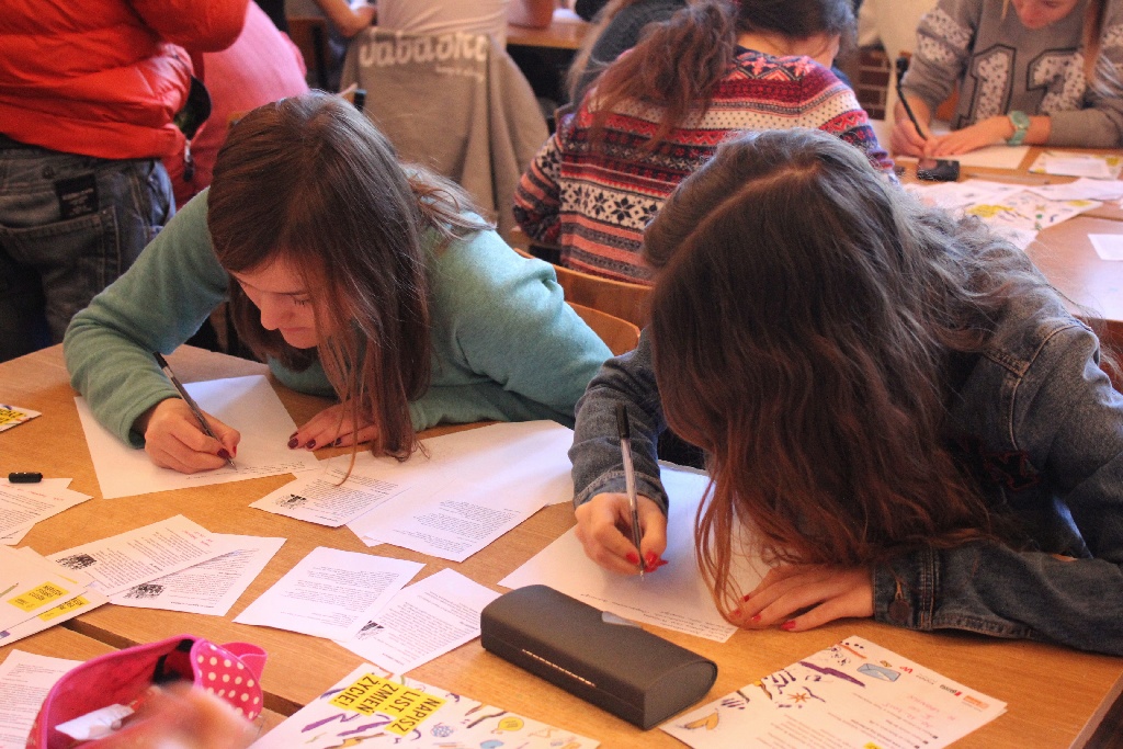 Dzień Praw Człowieka. Uczniowie II i V LO piszą listy