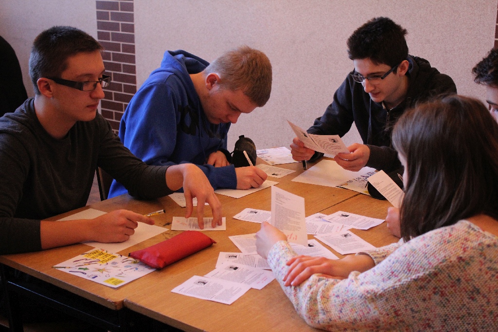 Dzień Praw Człowieka. Uczniowie II i V LO piszą listy