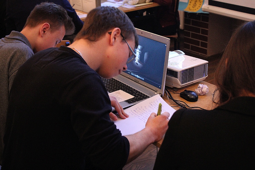 Dzień Praw Człowieka. Uczniowie II i V LO piszą listy