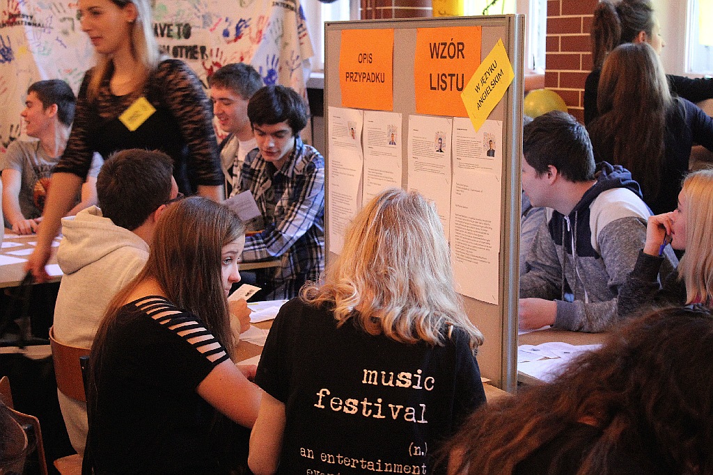 Dzień Praw Człowieka. Uczniowie II i V LO piszą listy