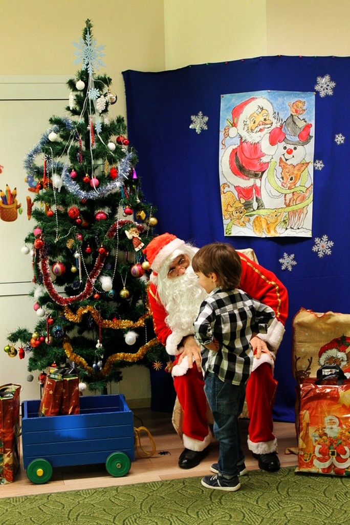 Święty Mikołaj złożył  wizytę mieszkańcom Prochowic