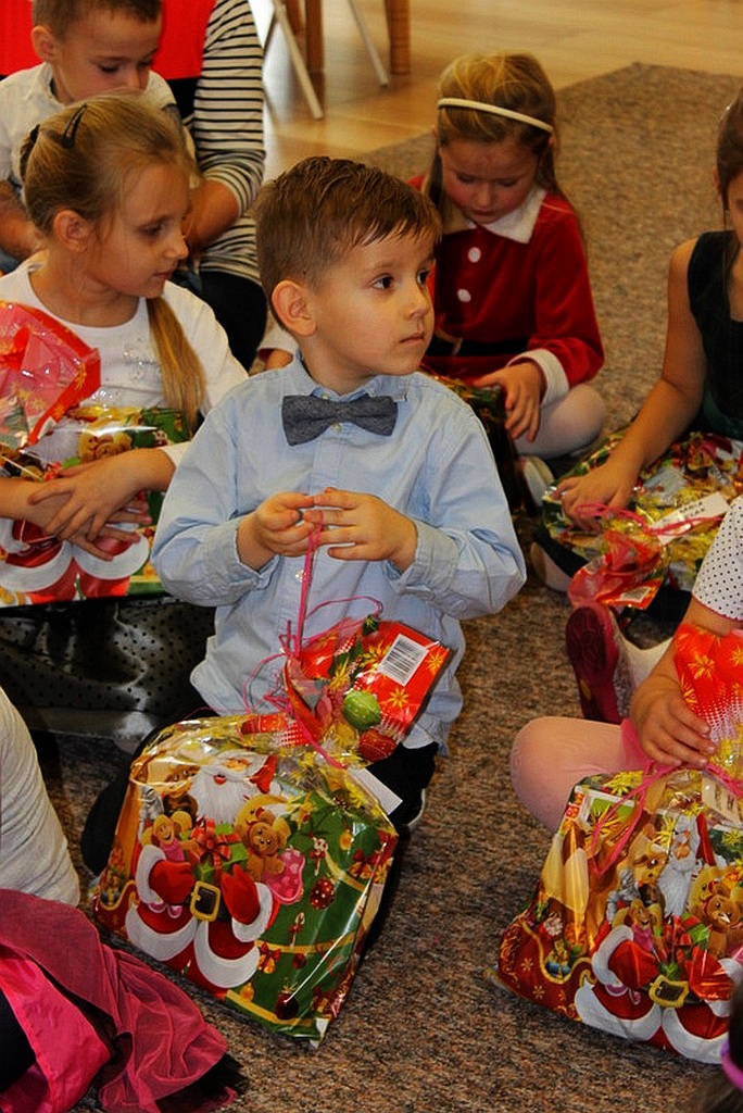 Święty Mikołaj złożył  wizytę mieszkańcom Prochowic