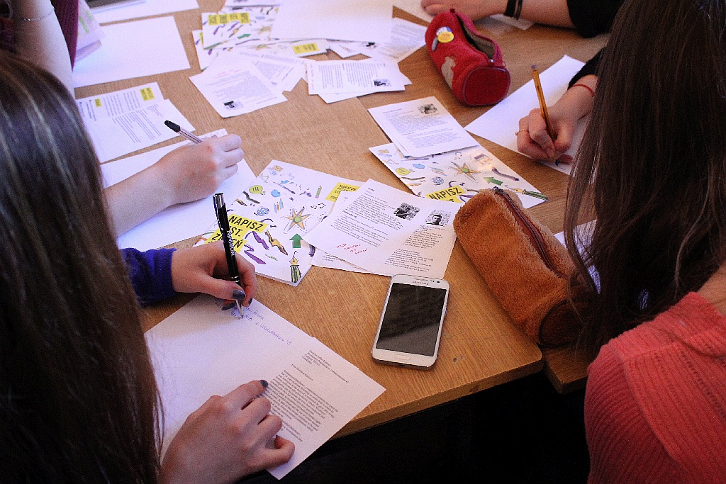 Dzień Praw Człowieka. Uczniowie II i V LO piszą listy