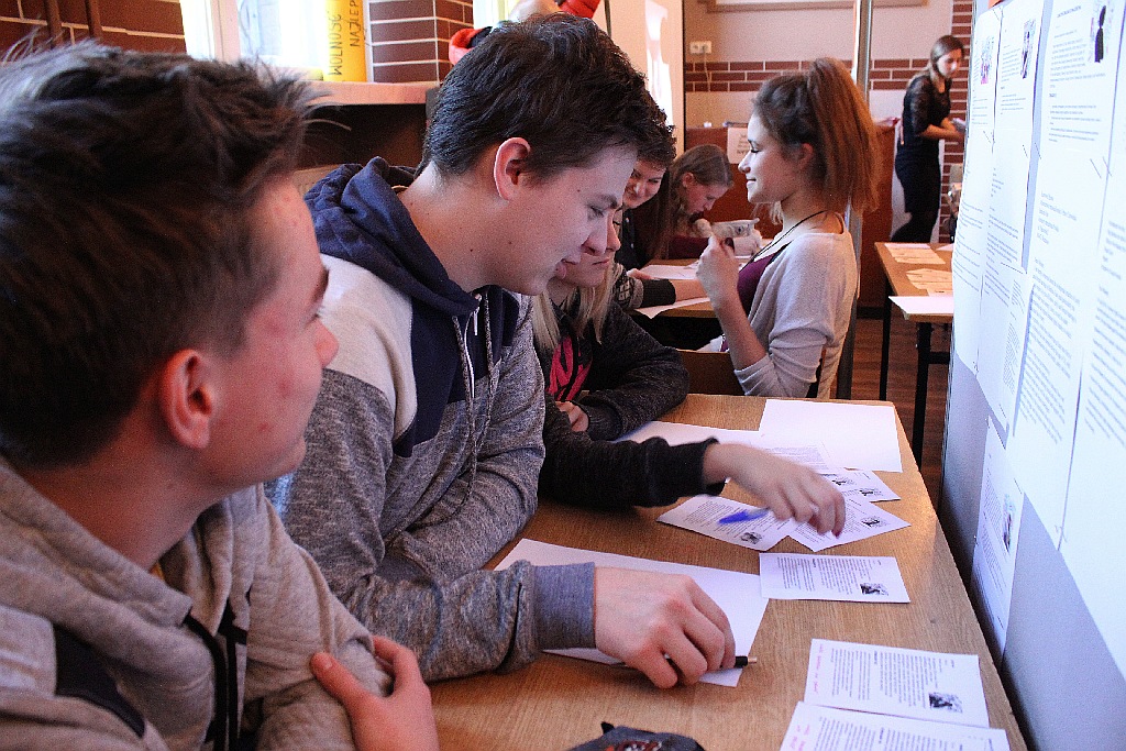 Dzień Praw Człowieka. Uczniowie II i V LO piszą listy