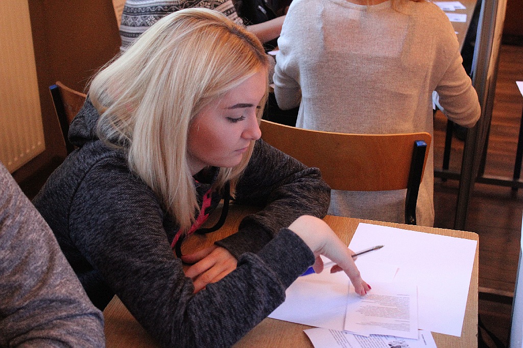 Dzień Praw Człowieka. Uczniowie II i V LO piszą listy