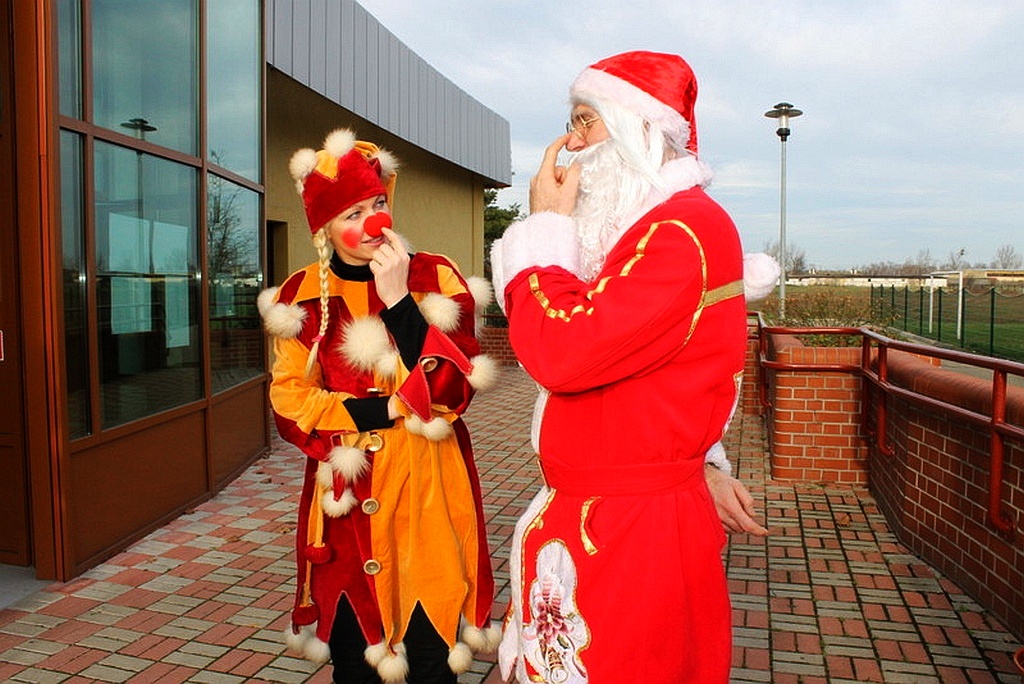 Święty Mikołaj złożył  wizytę mieszkańcom Prochowic