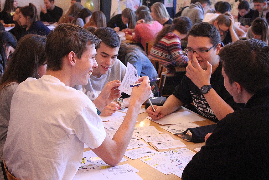 Dzień Praw Człowieka. Uczniowie II i V LO piszą listy